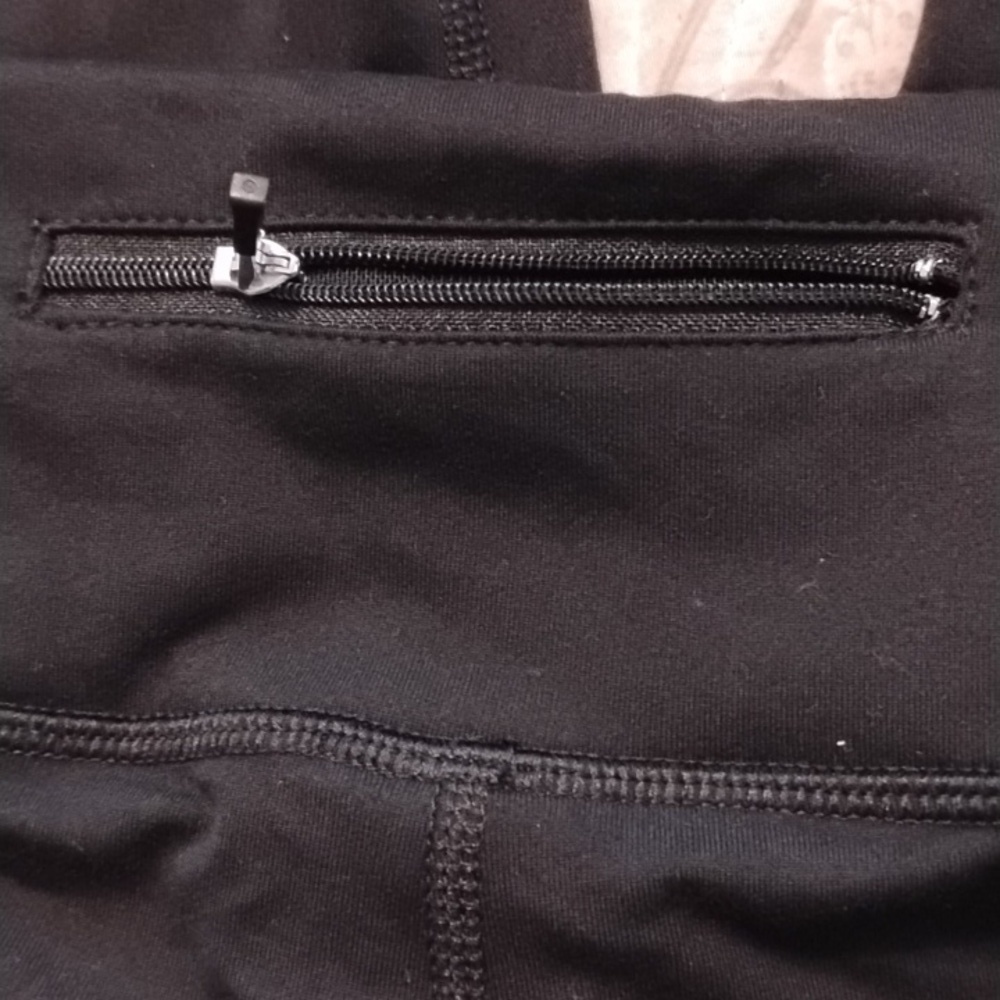 Champion Women's Black w/Faux Leather Accent & Back Waist Zipper Legging, Size M - Picture 10 of 10